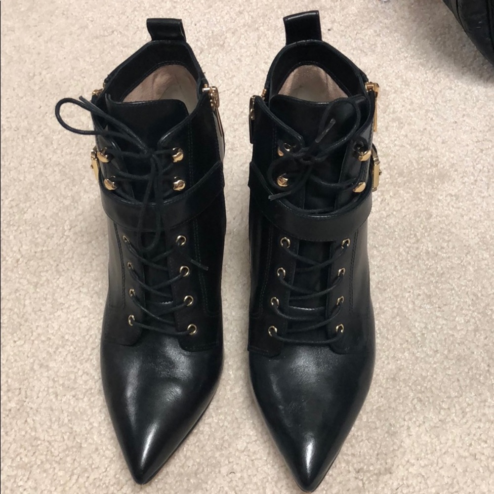Micheal Kora Leather Brena Bootie - size 7 -